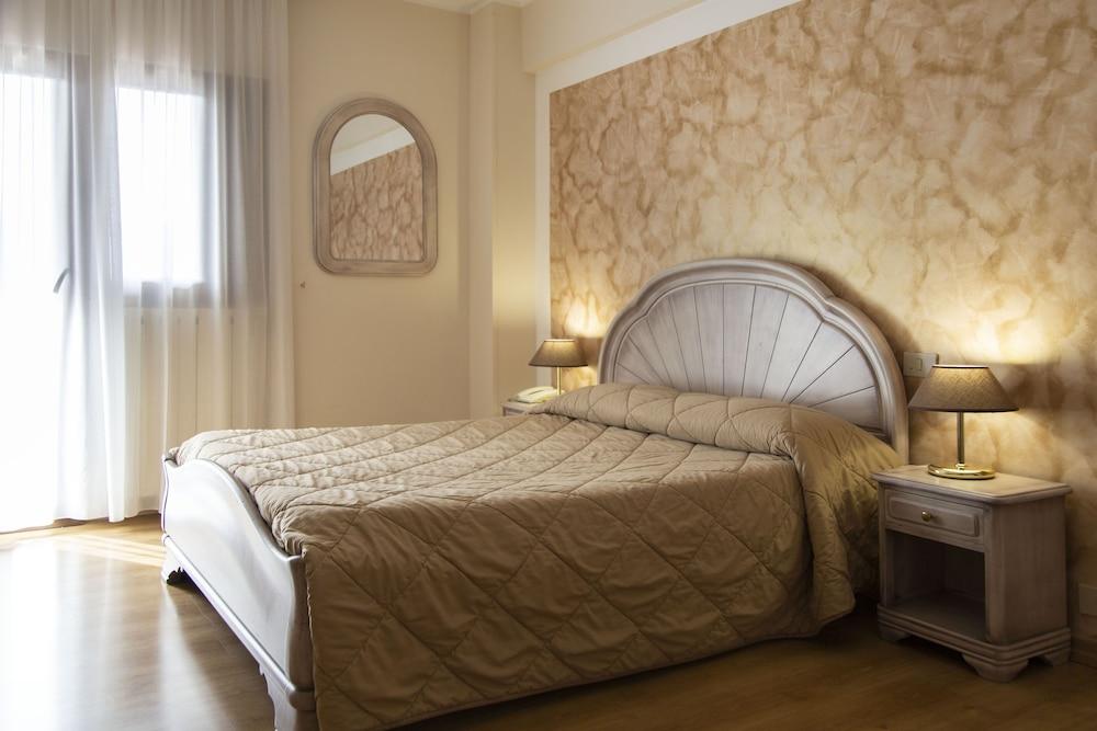 Grand Hotel Del Parco ペスカッセーロリ エクステリア 写真